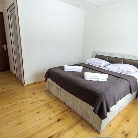 Katos Guesthouse Mestia Exteriör bild
